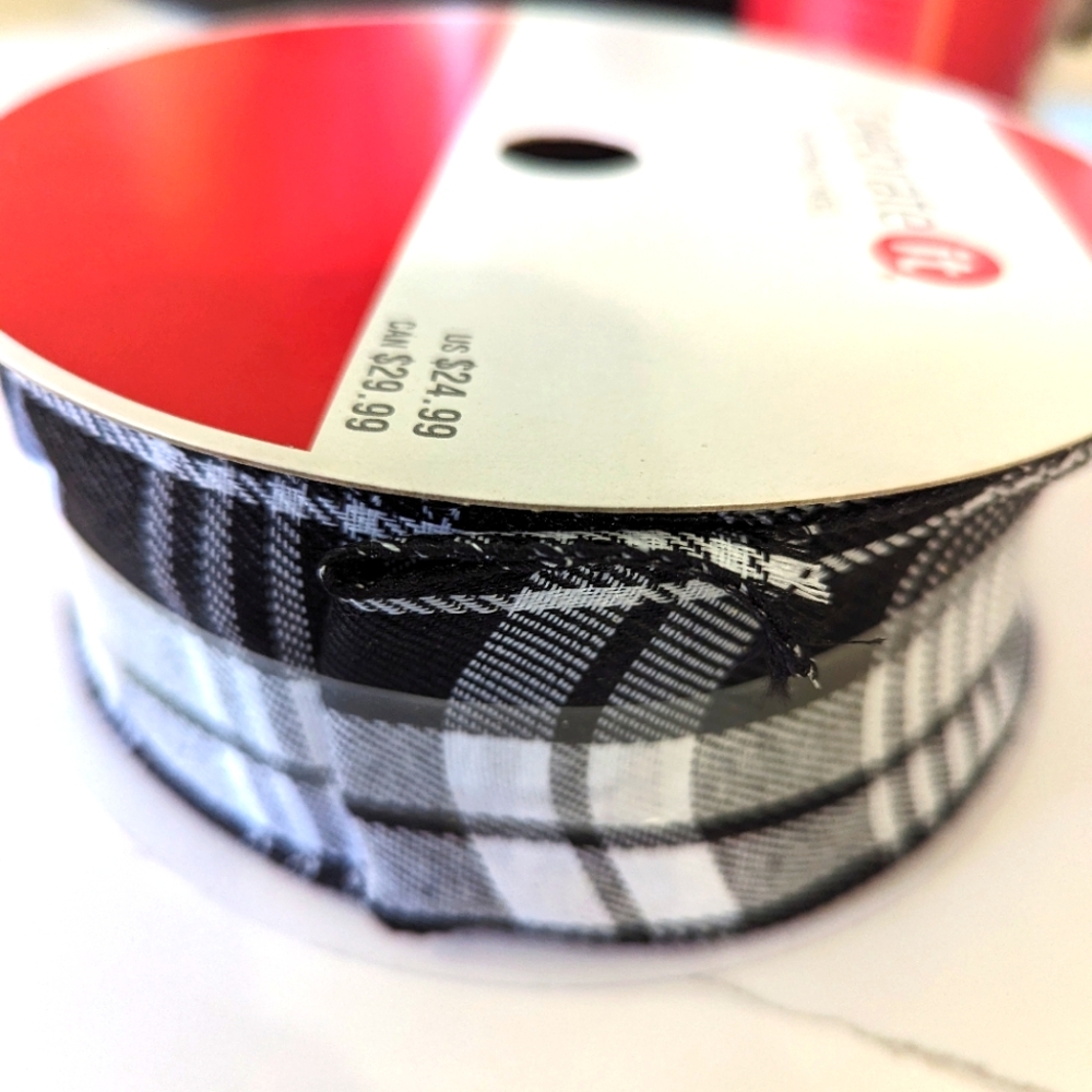 Wired jumbo ribbon In Black Plaid.